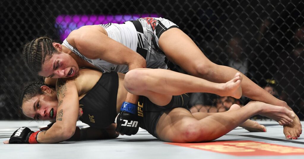 Martial Arts Clique MartialArtsClique Julianna Pena refutes claim that Amanda Nunes quit at UFC 269 ‘I would have broke her neck Julianna Pena refutes claim that Amanda Nunes quit at UFC 269: ‘I would have broke her neck’