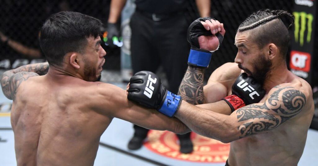 Martial Arts Clique MartialArtsClique UFC Vegas 46 results Brandon Royval ekes out split decision over Rogerio Bontorin in back and forth battle UFC Vegas 46 results: Brandon Royval ekes out split decision over Rogerio Bontorin in back-and-forth battle