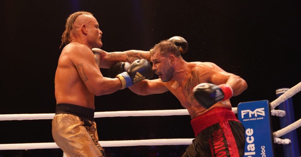 Martial Arts Clique MartialArtsClique Video Minotouro Nogueira wins bloody decision over UFC vet Leonardo Guimaraes in return to boxing Video: ’Minotouro’ Nogueira wins bloody decision over UFC vet Leonardo Guimaraes in return to boxing