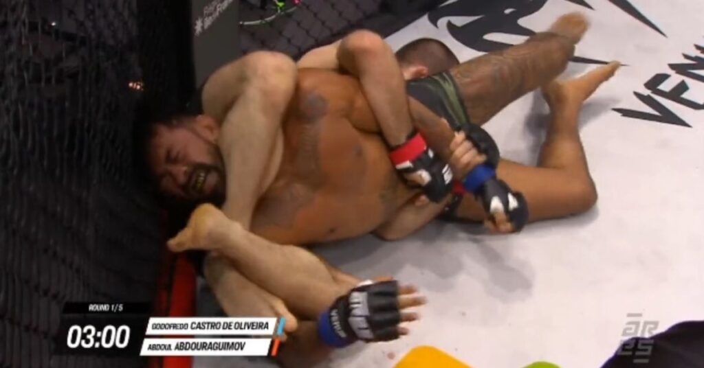 Martial Arts Clique MartialArtsClique Video ‘Lazy King wins ARES title fight with absurd inverted triangle hold Video: ‘Lazy King’ wins ARES title fight with absurd inverted triangle hold