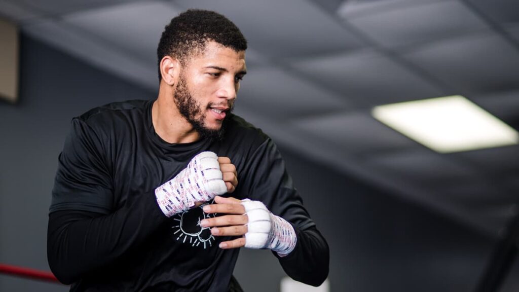 Martial Arts Clique MartialArtsClique David Morrel aims to be the first person to KO Kalvin Henderson FIGHTMAG David Morrel aims to be the first person to KO Kalvin Henderson - FIGHTMAG