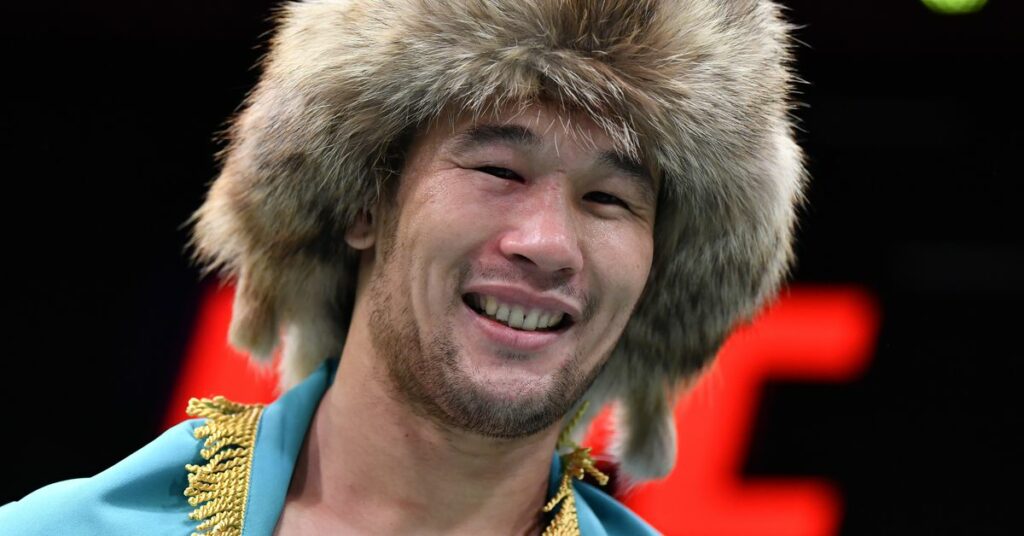 Martial Arts Clique MartialArtsClique Shavkat Rahkmonov explains the origins of his traditional wolf skin headdress Shavkat Rahkmonov explains the origins of his traditional wolf-skin headdress