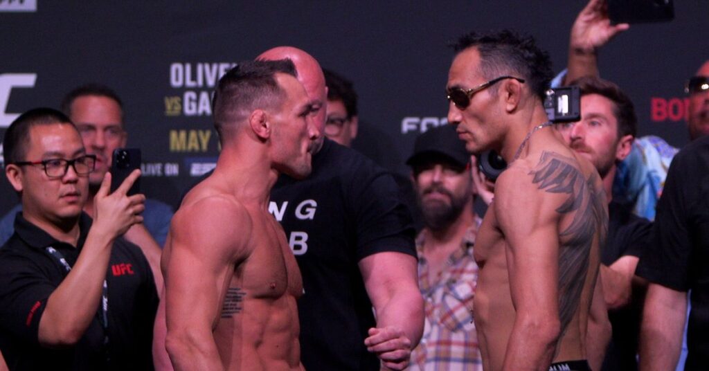 Martial Arts Clique MartialArtsClique Tony Ferguson fakes a move at UFC 274 ceremonial weigh ins but Michael Chandler doesnt bite Tony Ferguson fakes a move at UFC 274 ceremonial weigh-ins but Michael Chandler doesn’t bite
