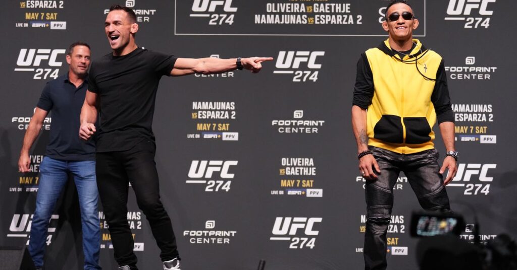 Martial Arts Clique MartialArtsClique UFC 274 press conference staredowns Tony Ferguson fakes ankle pick on Michael Chandler UFC 274 press conference staredowns: Tony Ferguson fakes ankle pick on Michael Chandler