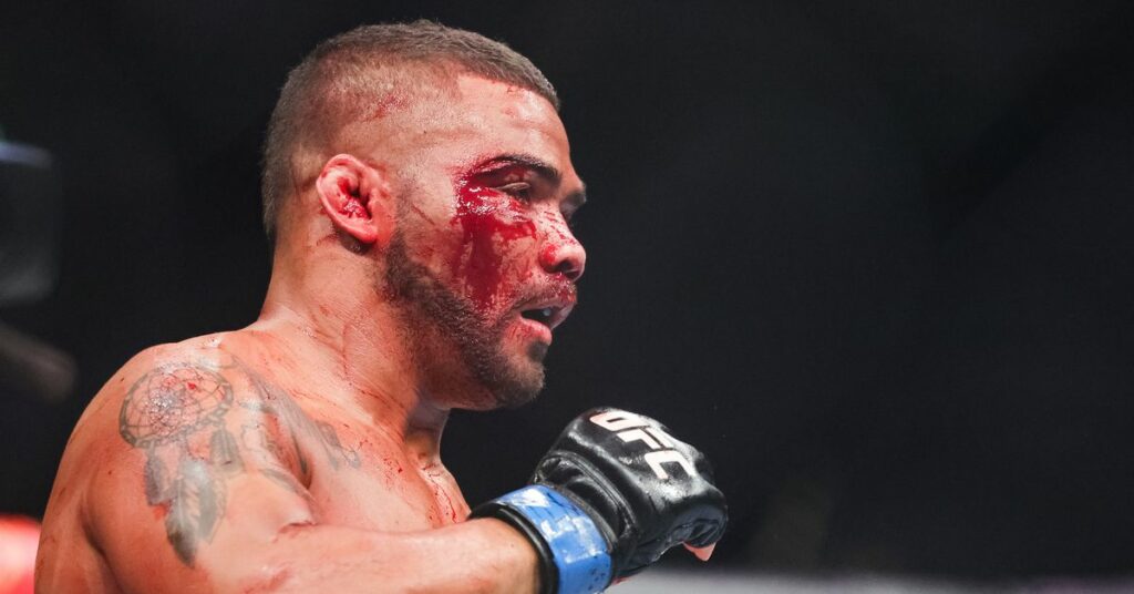 Martial Arts Clique MartialArtsClique Video Deron Winn breaks down his UFC Austin loss ‘4 million elbows from Phil Hawes Video: Deron Winn breaks down his UFC Austin loss, ‘4 million’ elbows from Phil Hawes