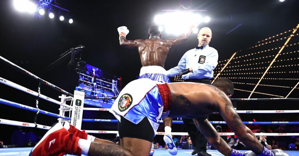 Martial Arts Clique MartialArtsClique Video Troy Isley scores one punch knockout with perfectly timed counter Video: Troy Isley scores one-punch knockout with perfectly timed counter