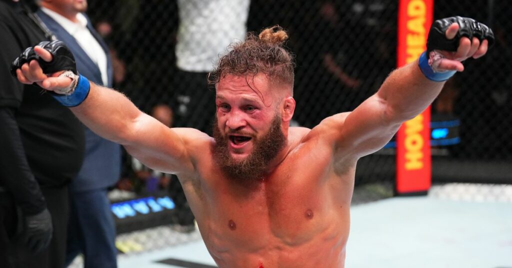 Martial Arts Clique MartialArtsClique Rafael Fiziev tells wild story about forcing himself to throw up night before his UFC Vegas 58 win Rafael Fiziev tells wild story about forcing himself to throw up night before his UFC Vegas 58 win