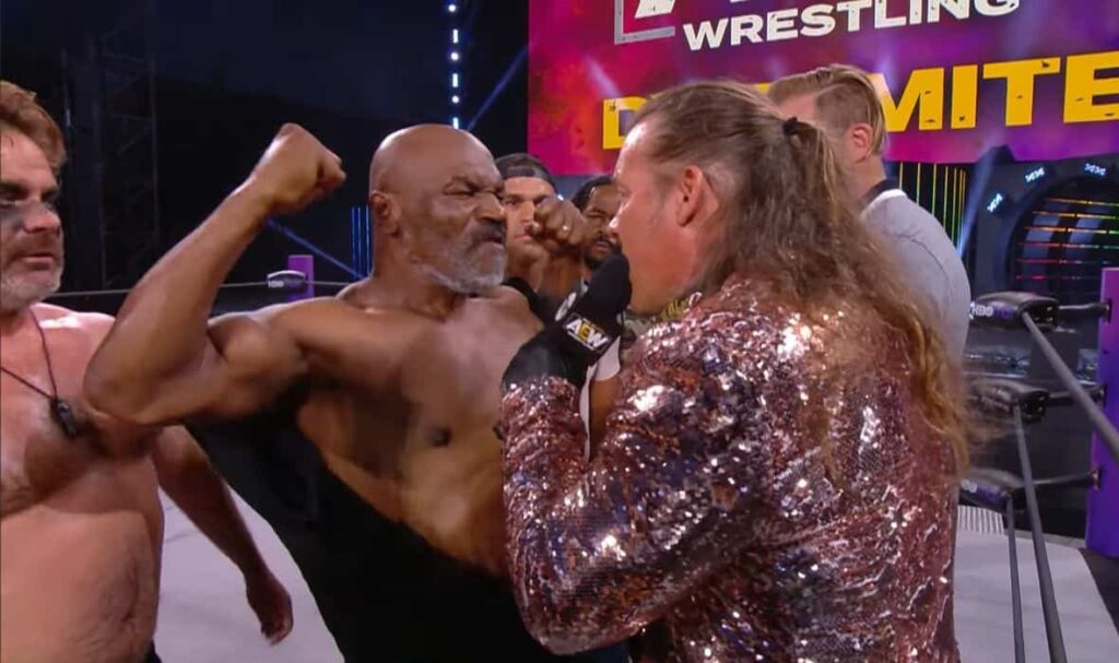 Martial Arts Clique MartialArtsClique Tyson In The Company Of Former UFC Champions Ran Into A WWE Show And Created Chaos In The Ring Video Tyson, In The Company Of Former UFC Champions, Ran Into A WWE Show And Created Chaos In The Ring (Video)